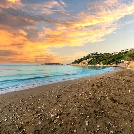 Grekodes Kera, Seafront *